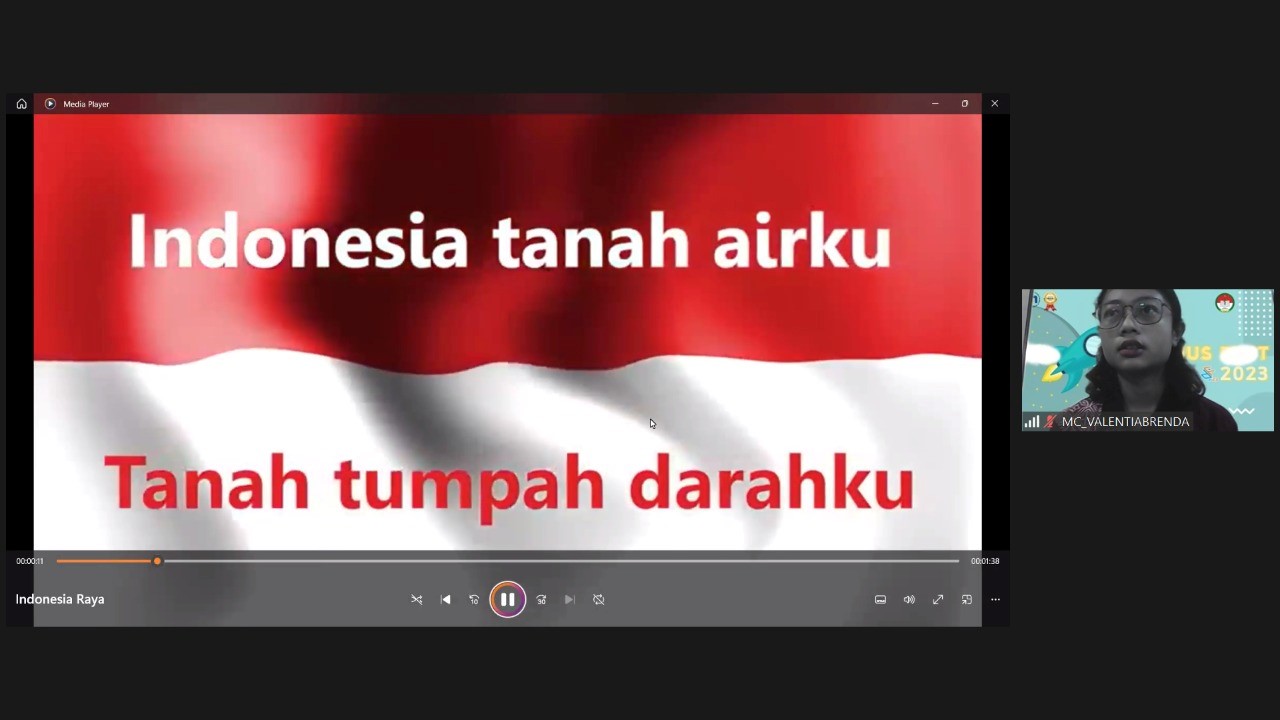 Menyanyikan Lagu Indonesia Raya